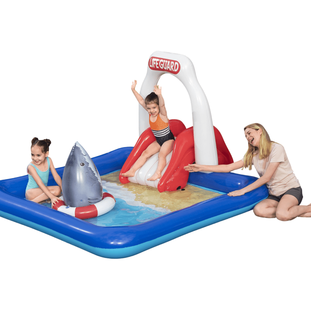 Piscine gonflable avec tour de surveillance pour enfants | Toboggan aquatique amovible et arroseur | Coussin de réception et sac de frappe flottant en forme de requin | 2,3 m x 2 m x 1,3 m